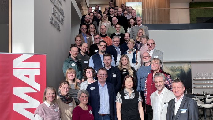 2026-02-24_follmann_gruppenfoto_16-9